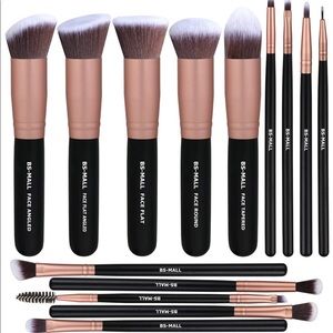 😬FREE GIFT😬 14 piece makeup brush set